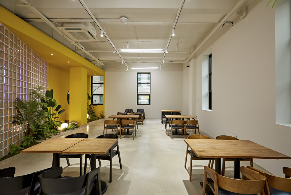 炫彩 GG 咖啡厅 | 视觉冲击与空间利用的完美结合-21