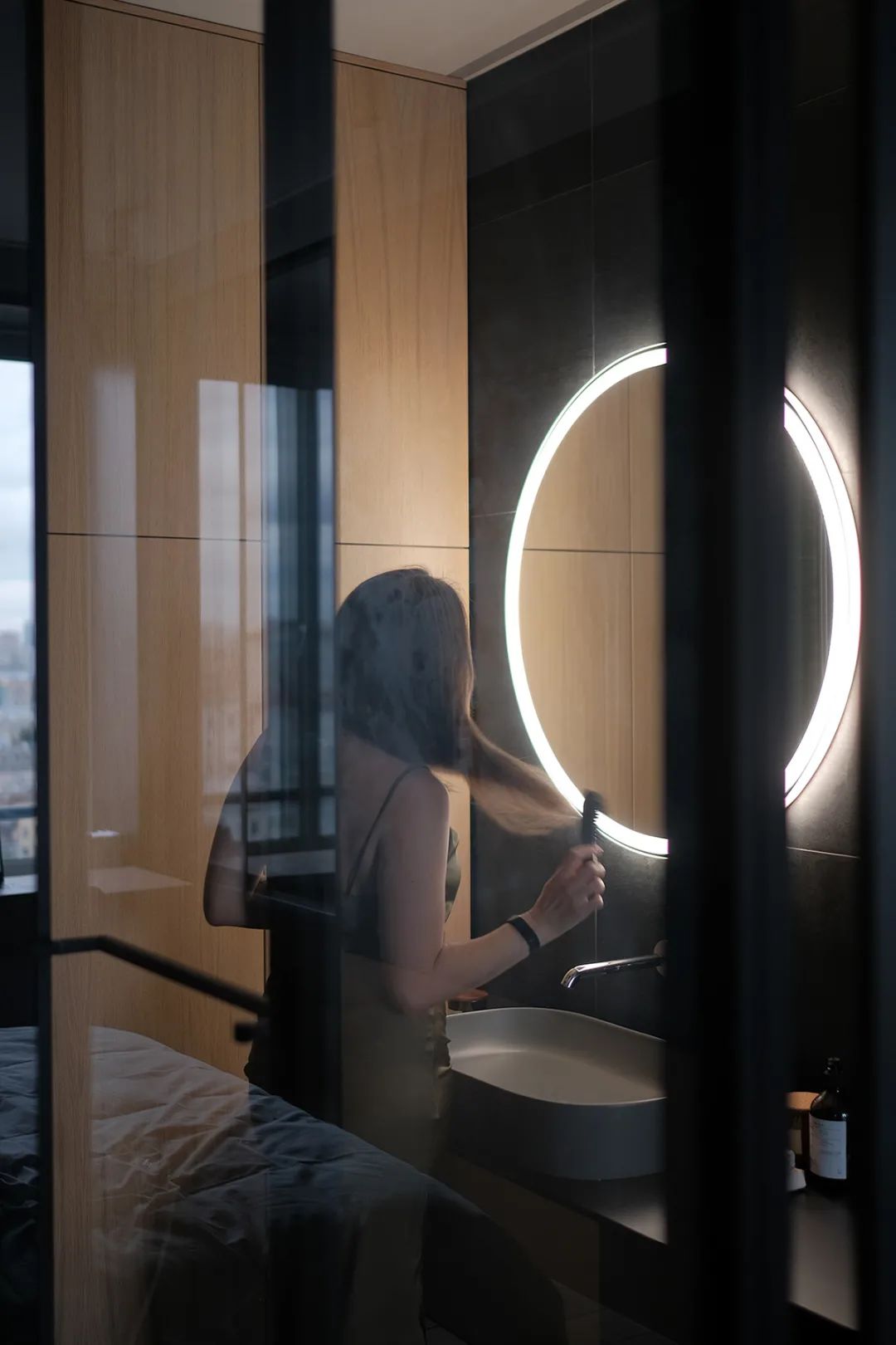 莫斯科 66㎡莫兰迪简约风公寓,玻璃隔断打造开放式空间-32