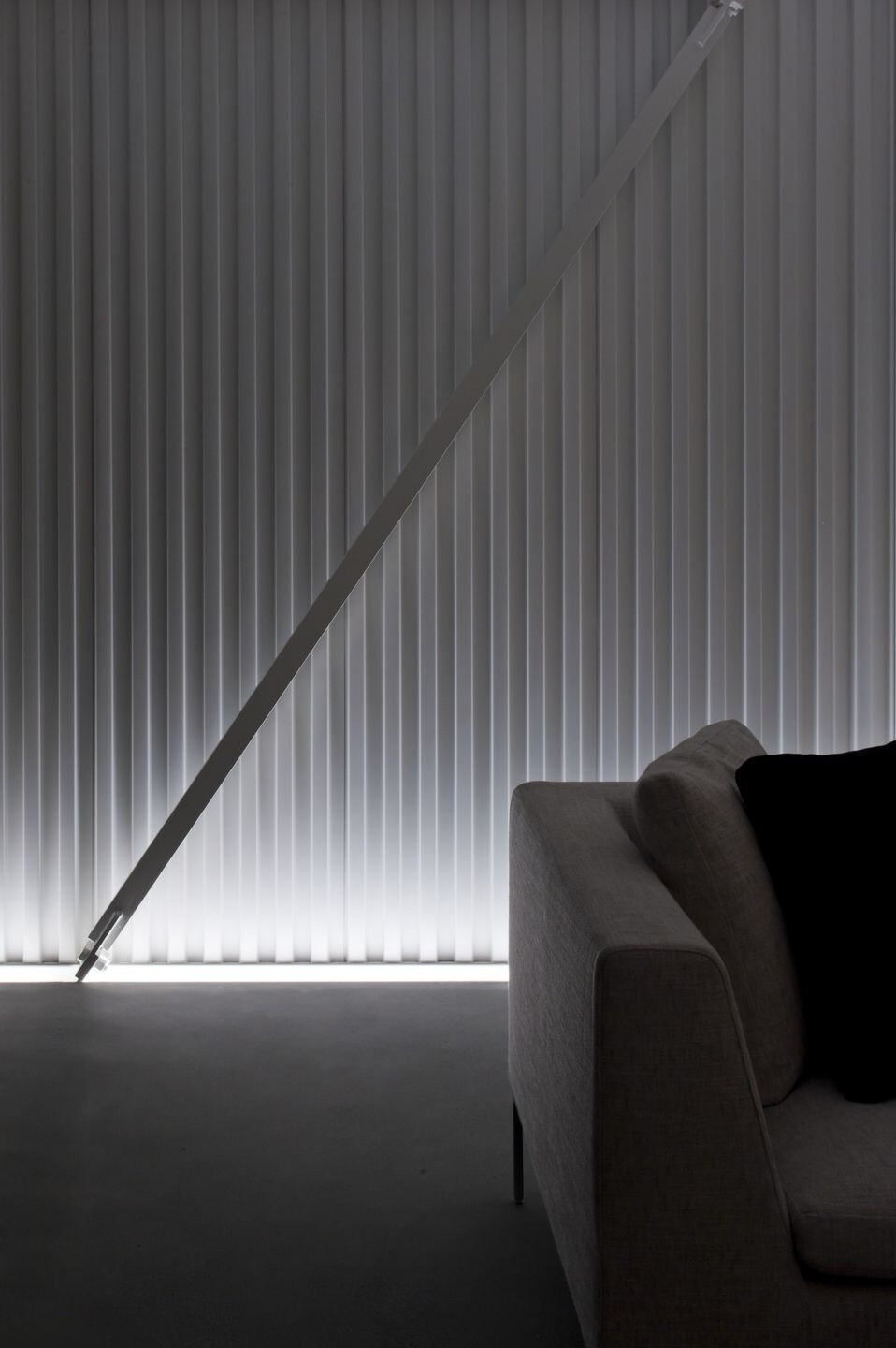 东京私密寓所的庭院光影之美-25