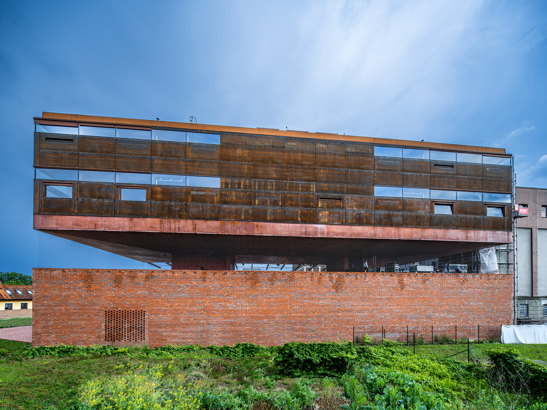 新舊共榮的城市典範：捷克舊磨坊改造，融合藝廊、教育中心、市民共享的文化場域 | FAM-25