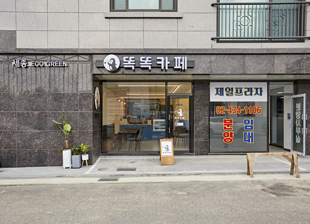 简约时尚的 14 平米咖啡厅设计-2