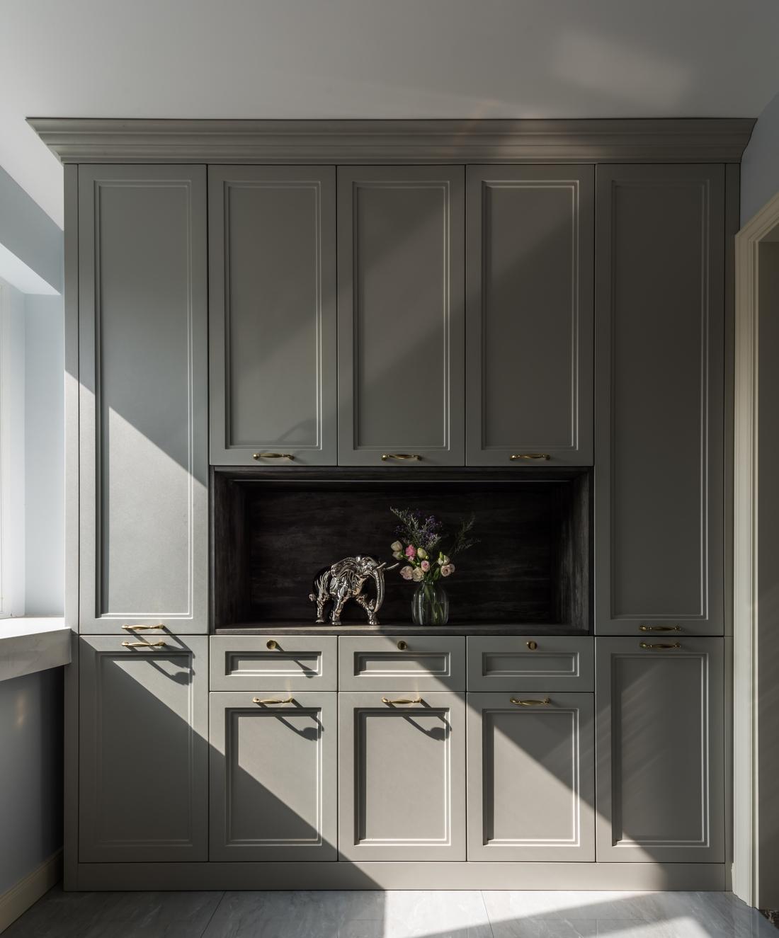 金色点缀的现代精致家居-8