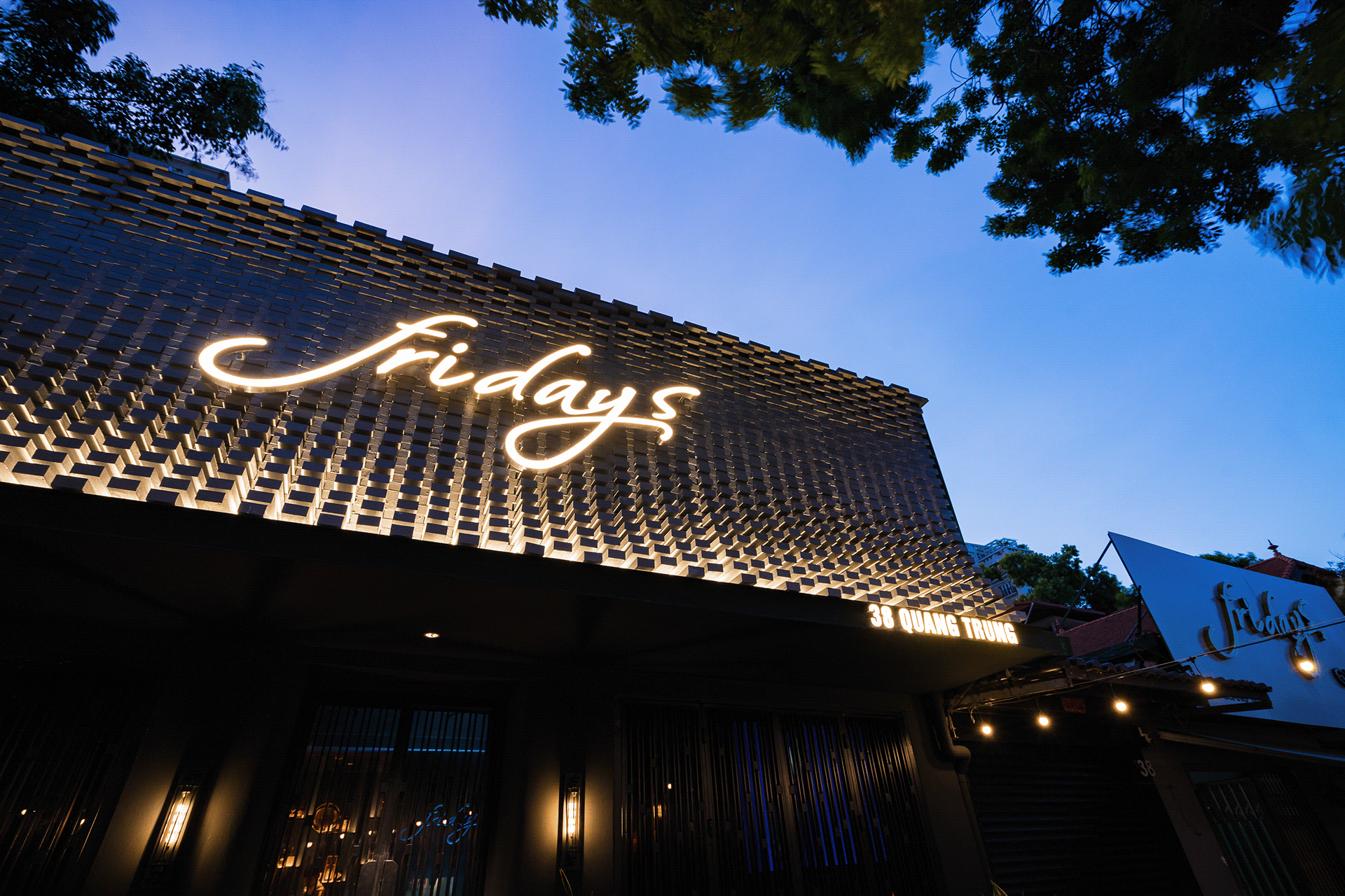 FRIDAYS BAR 室内外照片丨越南河内丨DTA 工作室-13