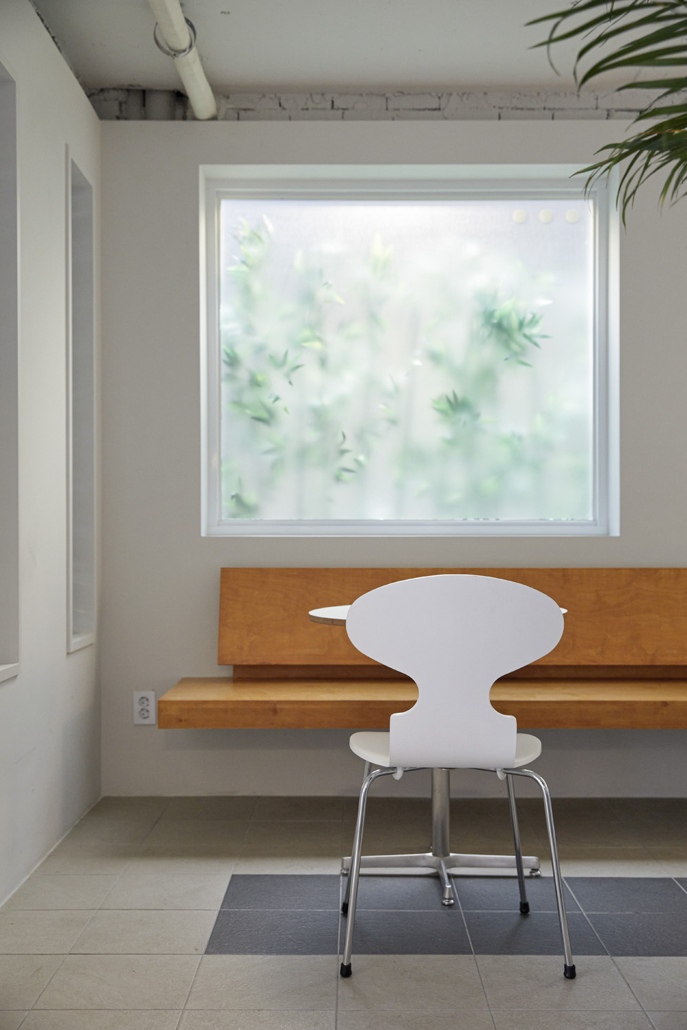 43 平米小户型的惊艳改造，极简主义的魅力展现-25