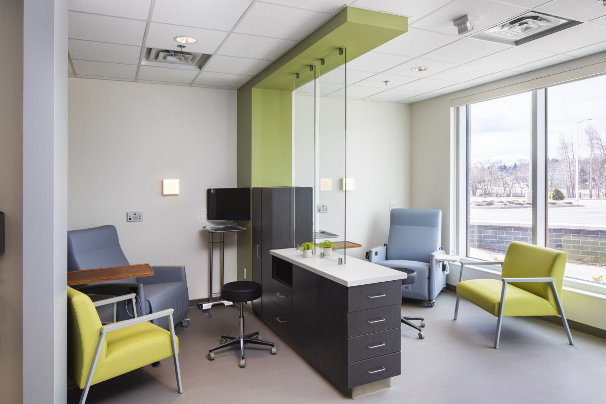 Michigan 雪城中心新建医疗中心，融入自然环境的现代设计-25