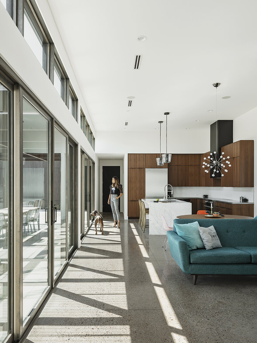 Pleats House in the Foothills of the Phoenix Mountain Preserve-12