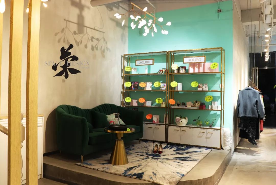 现代工业风翻修,韩姐的店铺焕新亮相-14