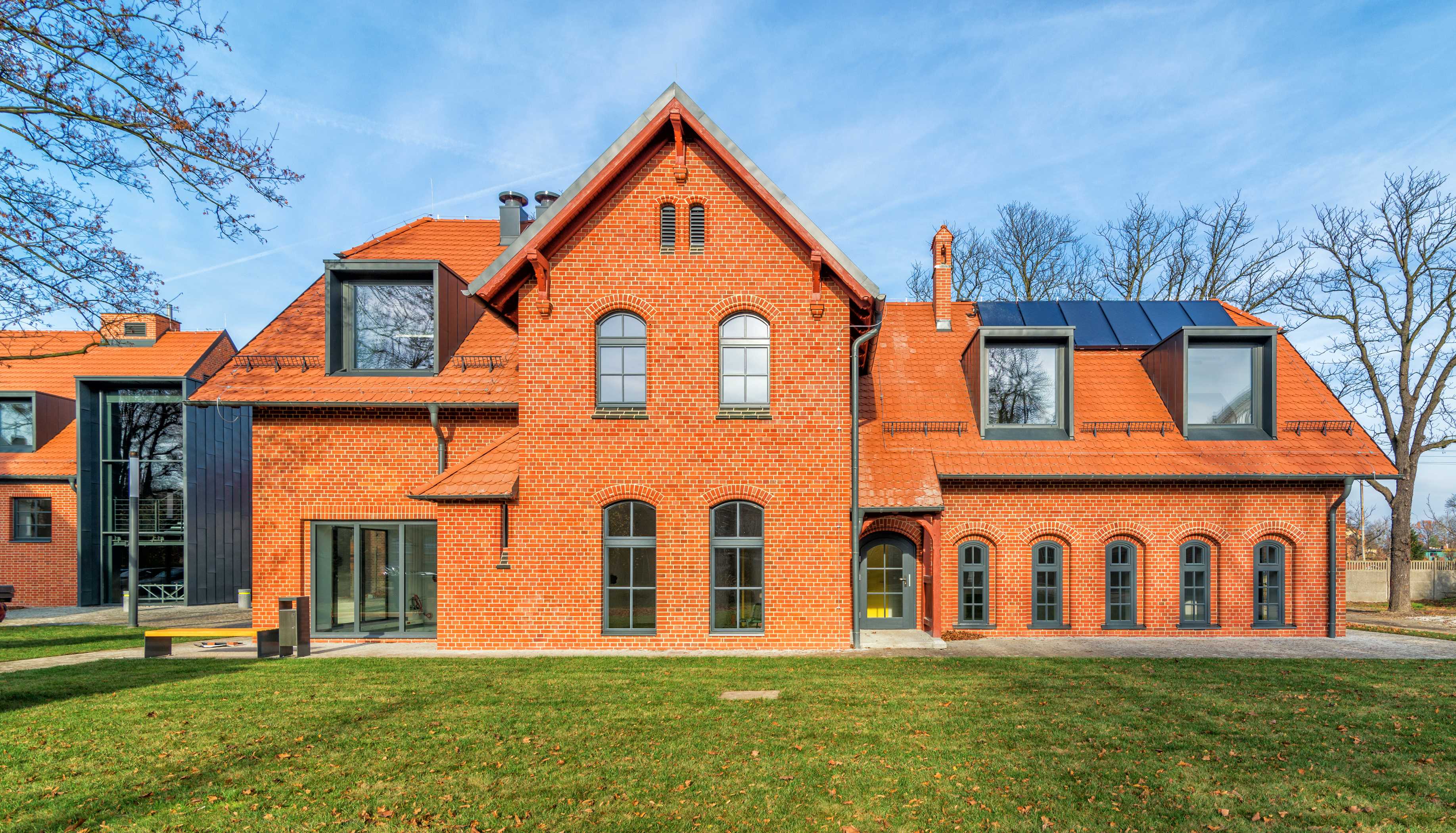 马厩新生 · 历史建筑的现代室内设计演绎-7