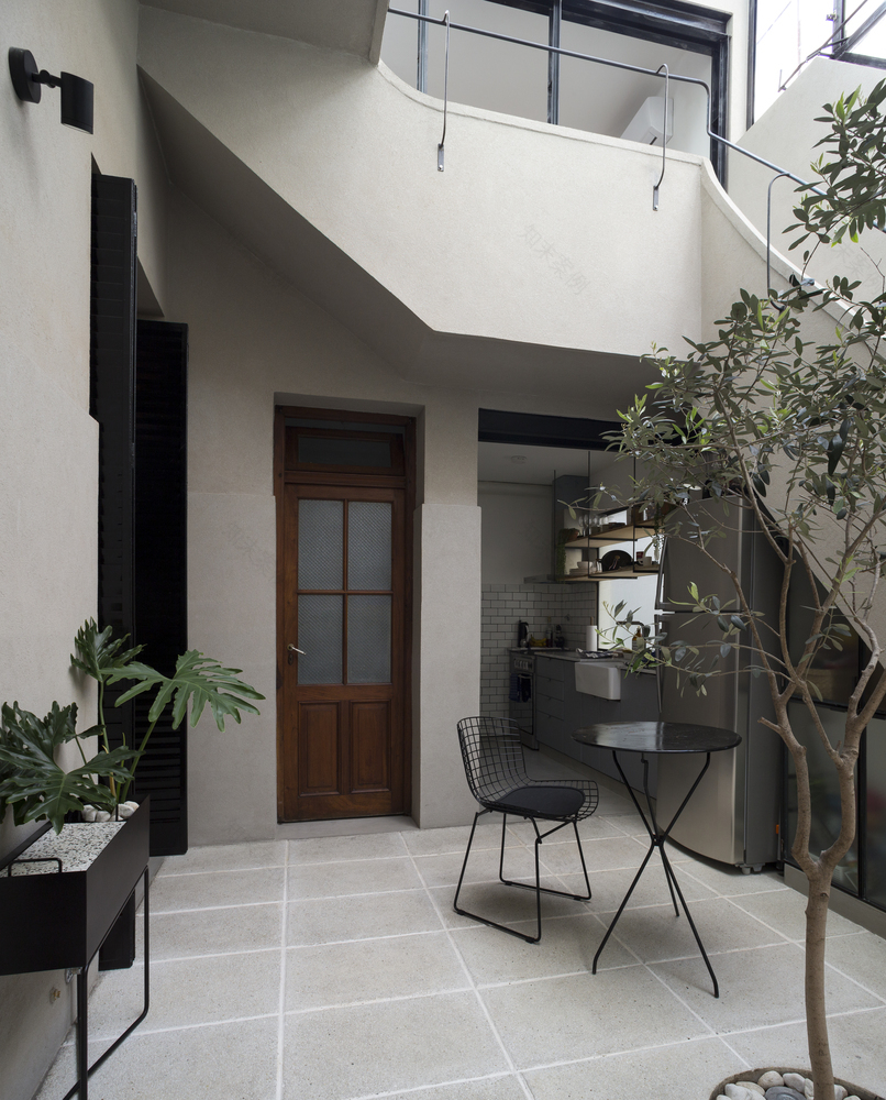 中庭公寓的透明改造-43