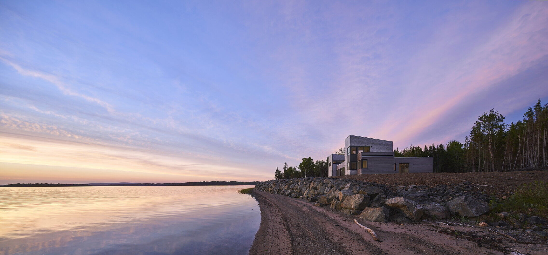 北美“里约热内卢”湖畔的绿色诗意居所-9