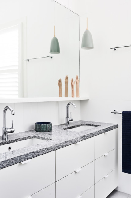 金色的;金黄色的;金的;金制的-53