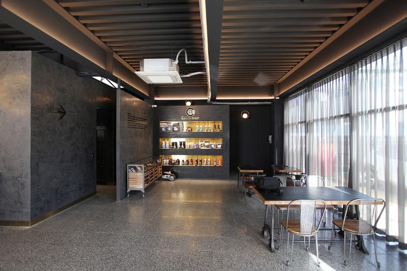 87 平现代简约咖啡厅设计 | 高雅黑白色调的室内空间-3