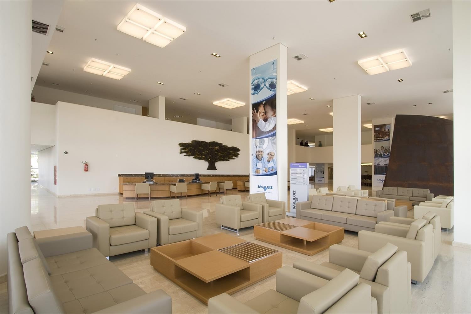 圣卢伊斯医院 | 阶梯式建筑设计与可持续发展的完美结合-9