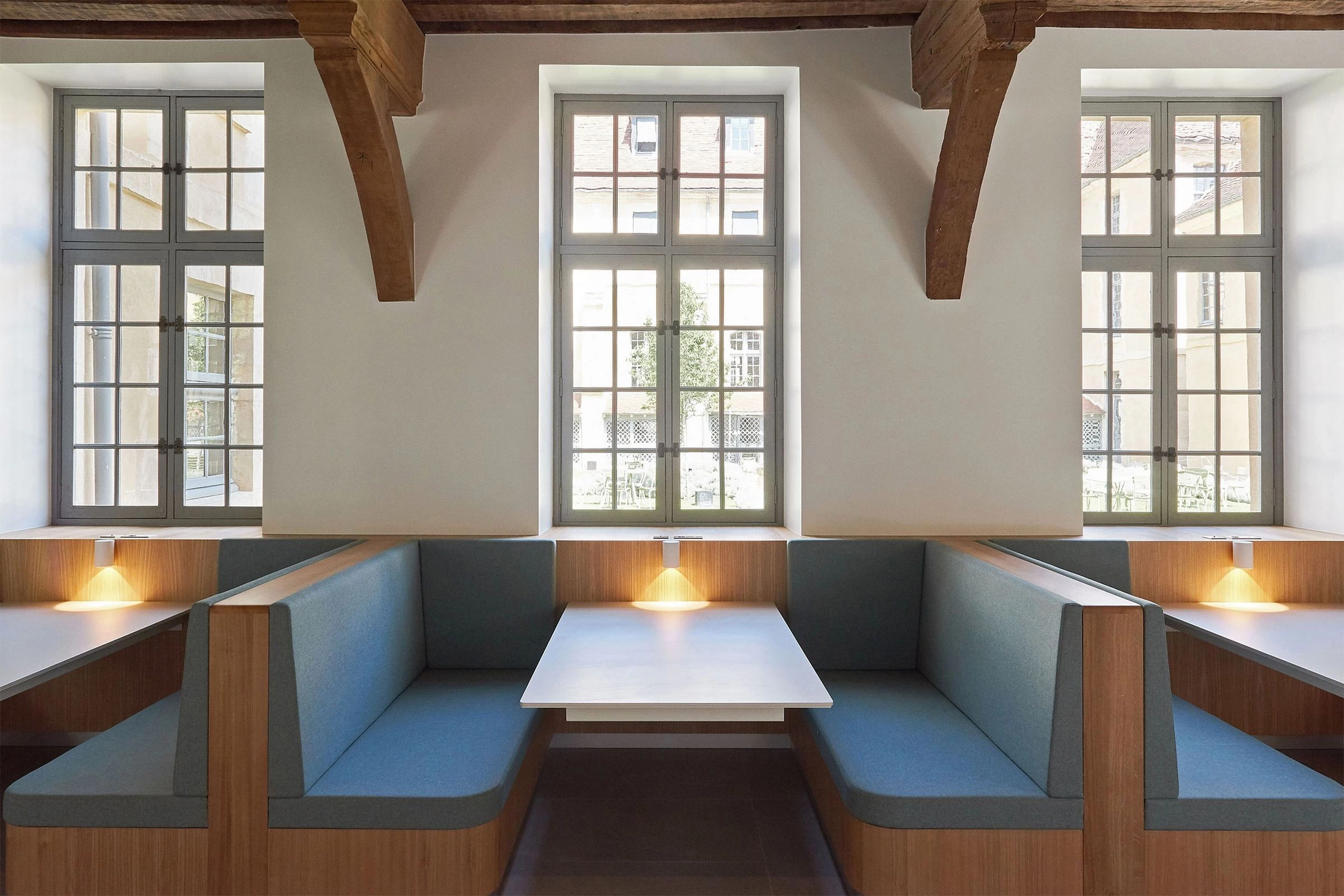 巴黎前医院中的灵动餐厅设计-21