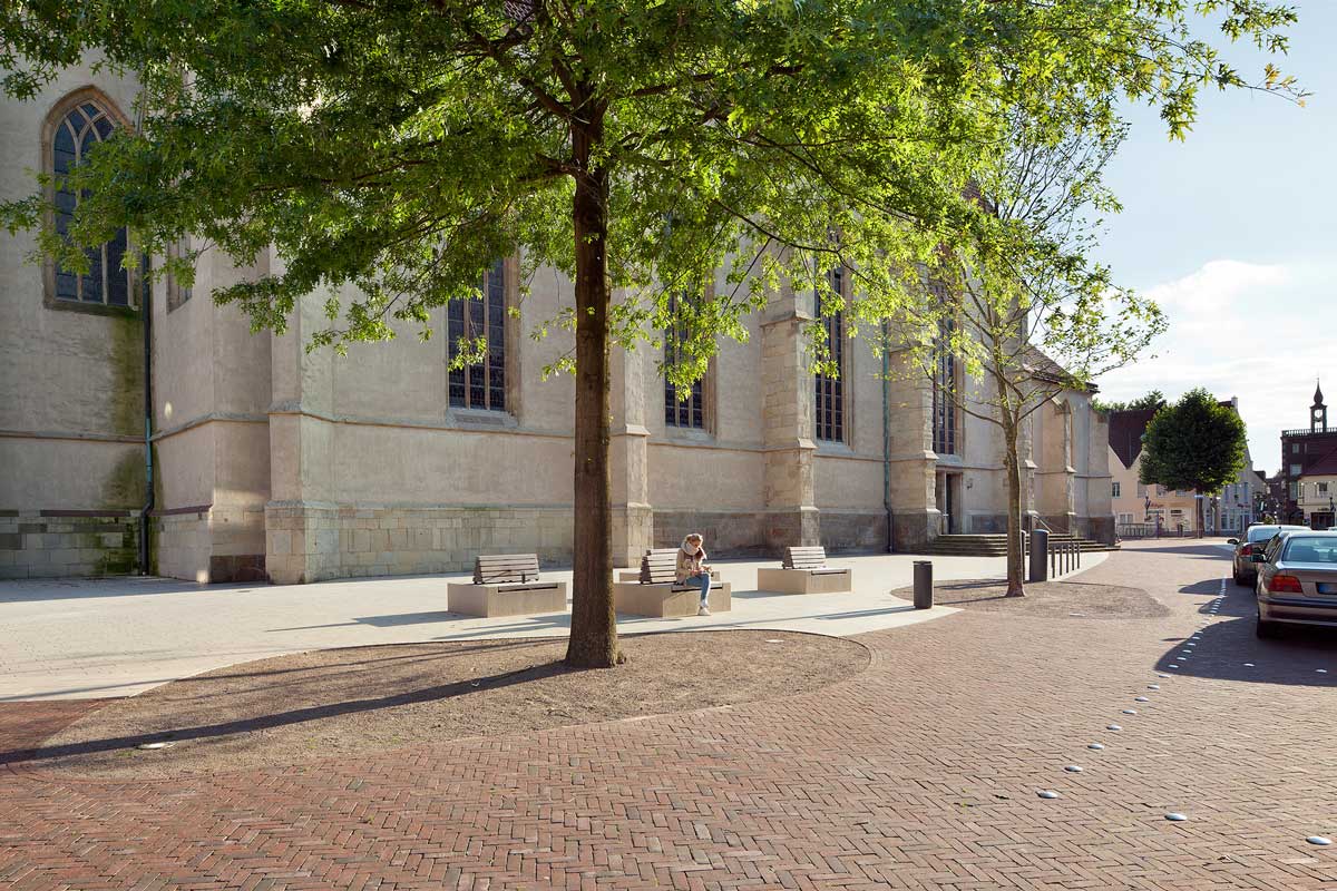 德国 Borken 圣雷米吉乌斯教堂广场的现代改造-10