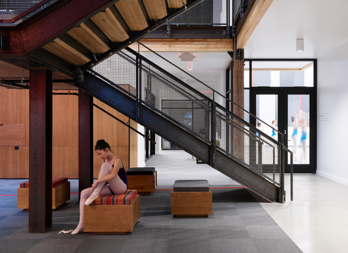 华盛顿州贝尔维尤的 PNB Francia Russell 中心——舞动的艺术空间-9