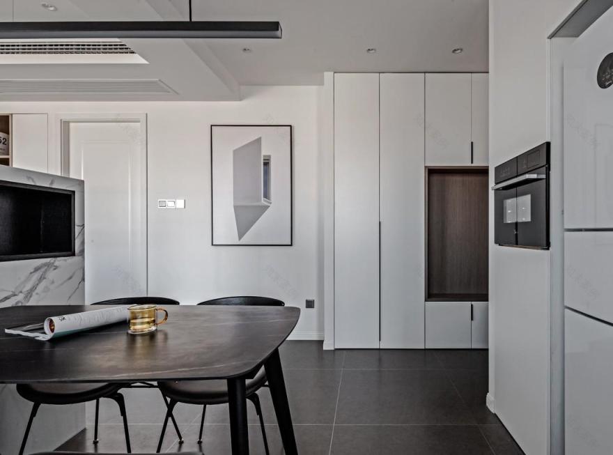 极简白色空间,功能与美学的完美融合-30