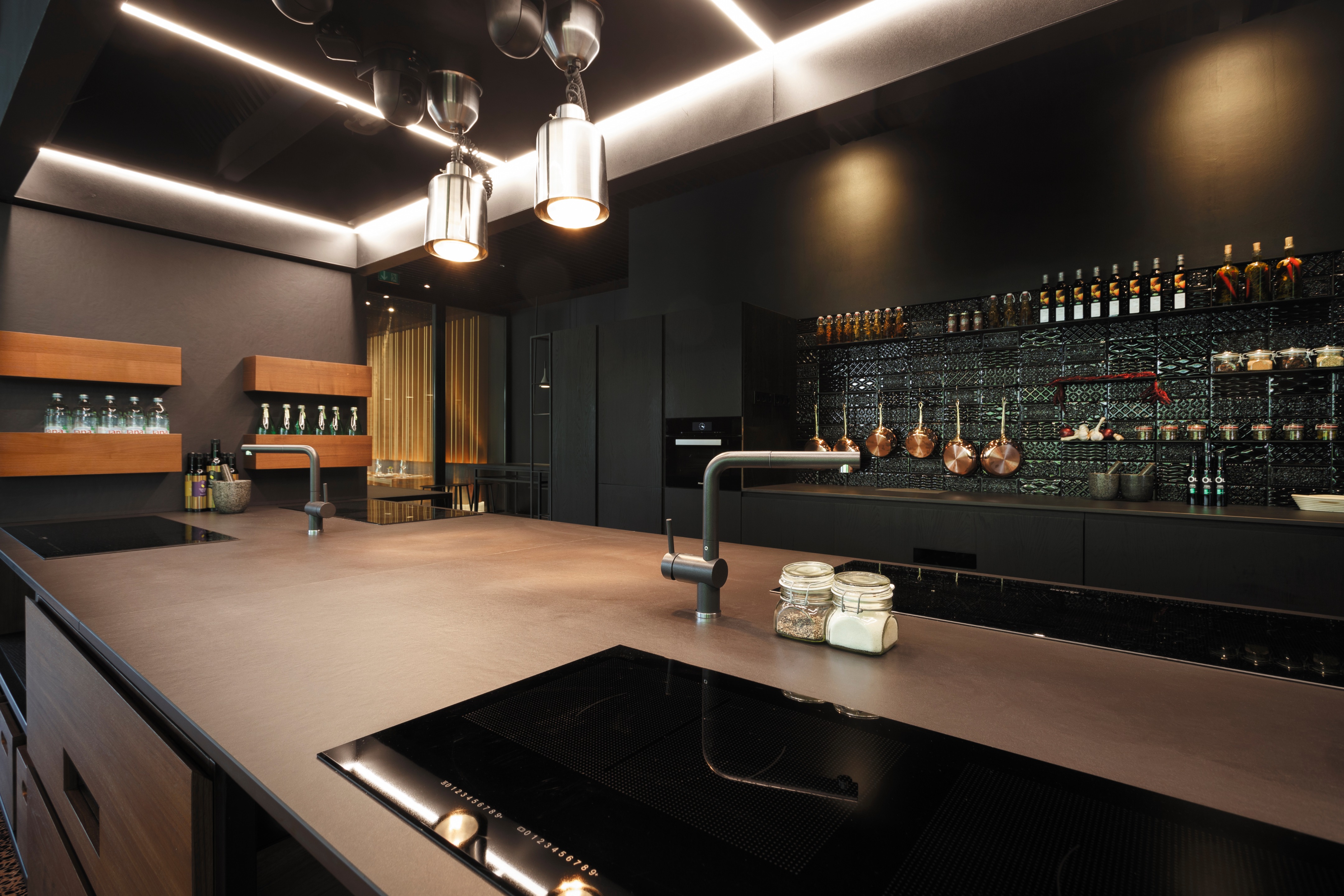 RevoLution Signature Restaurant 旋转厨房设计-19