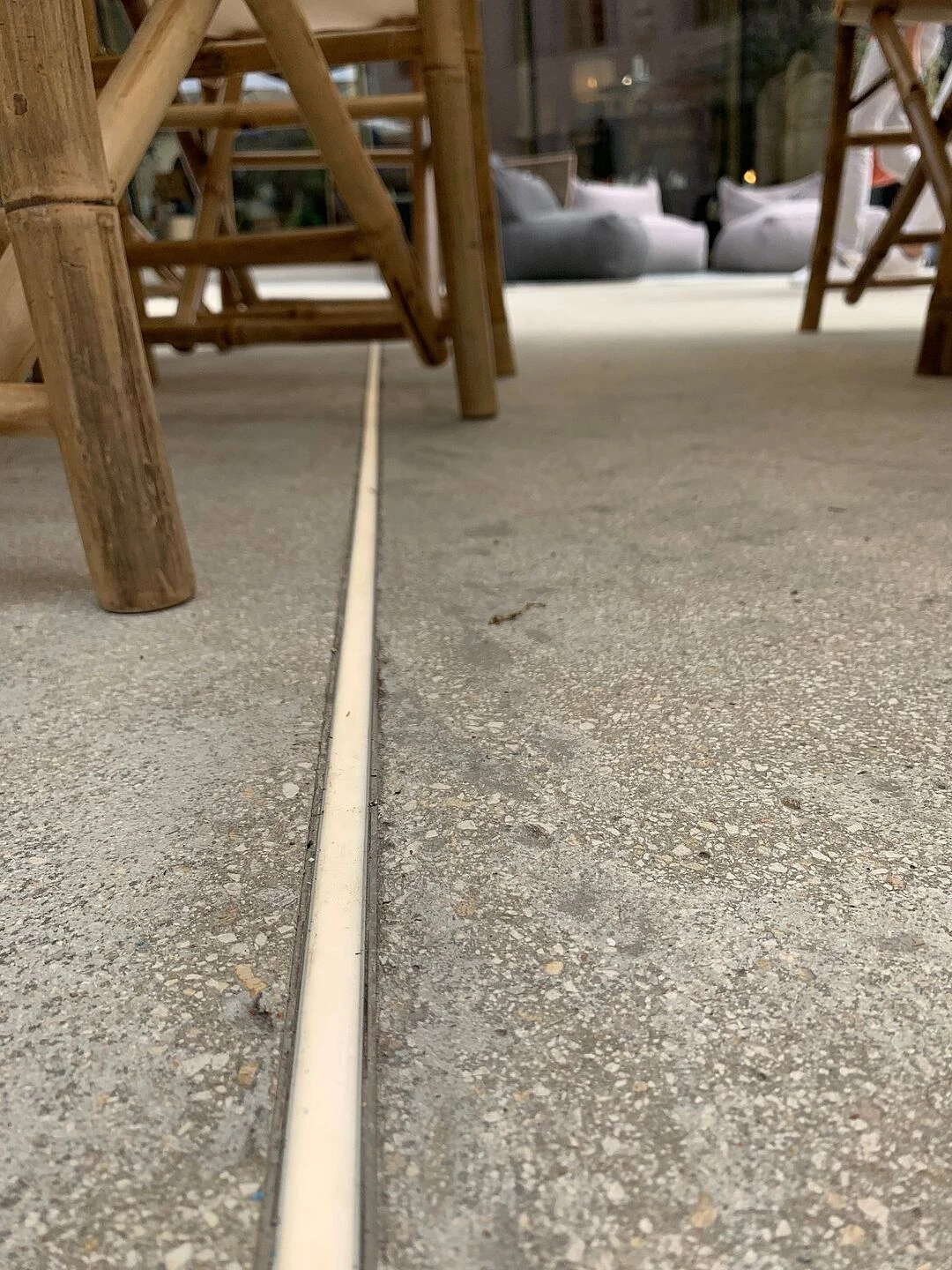 法国迪戎 Cour Bareuzai 历史建筑里的现代绿色办公空间-15