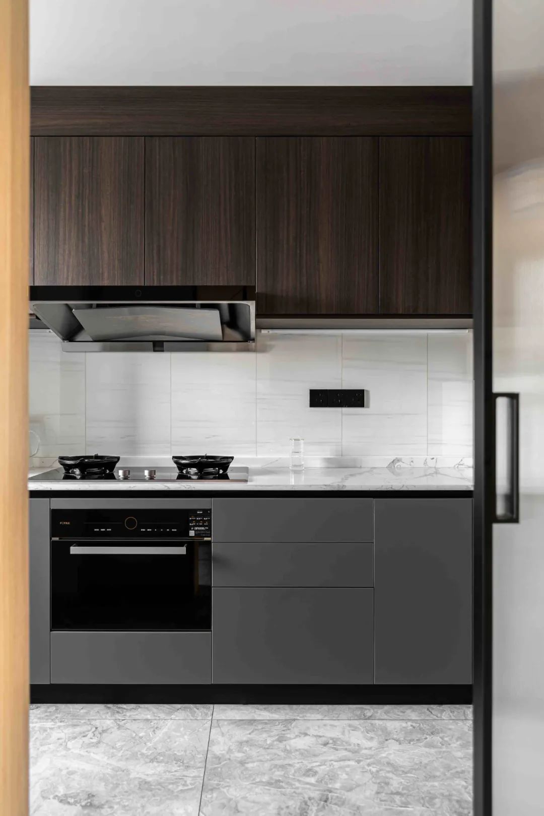 大理石+原木，80后业主的现代风四居室 | 花漾美作-37