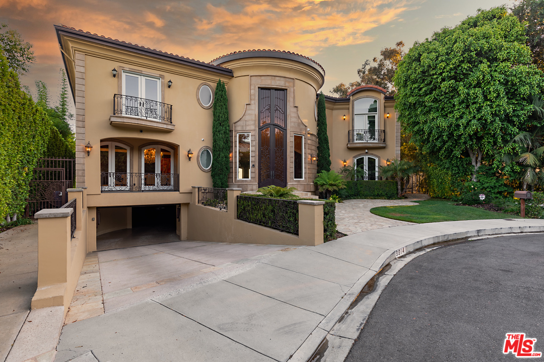 Beverly Hills Homes are Luxurious, Beautiful -- and Expensive-22