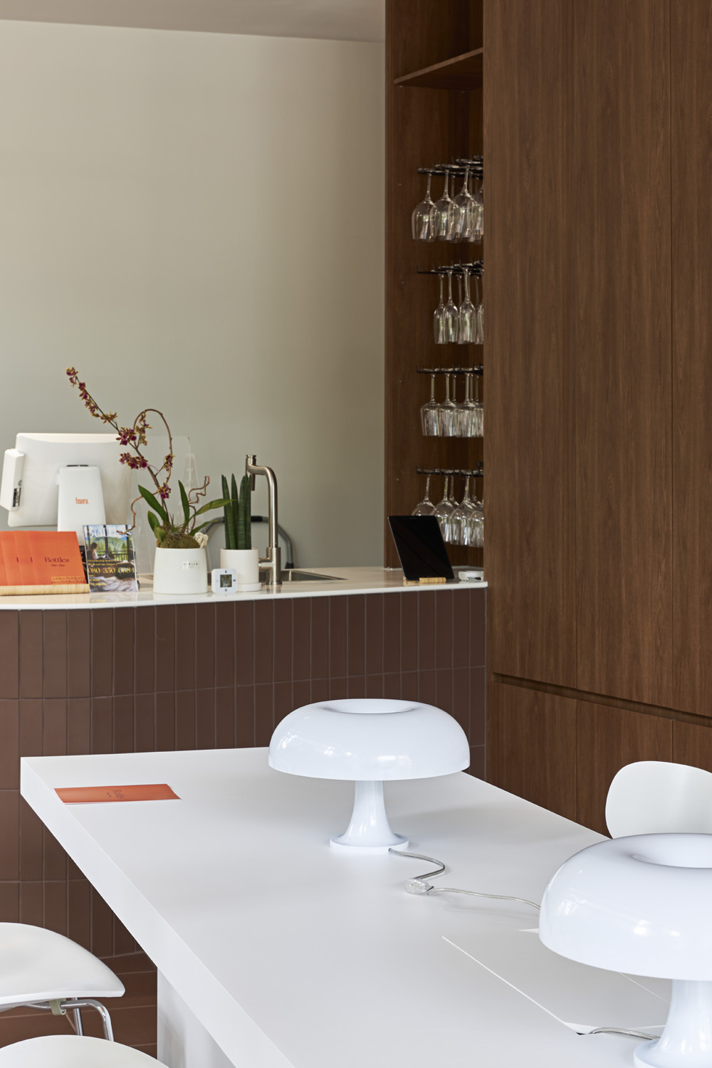 高级红酒店的优雅内饰设计-13