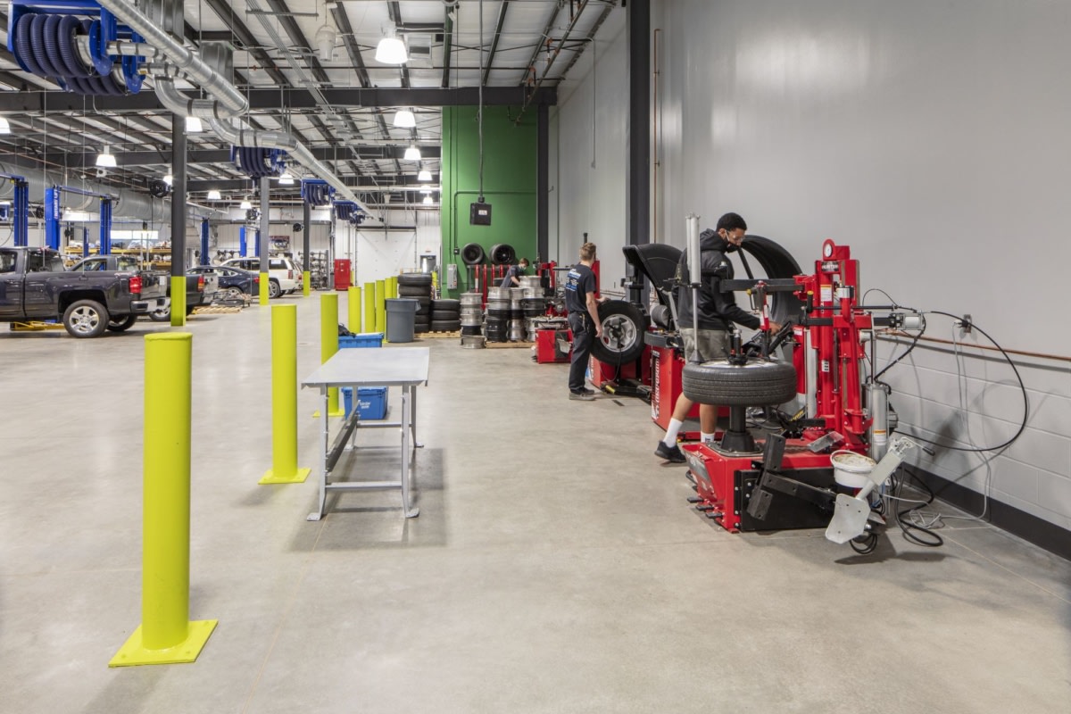 Ivy Tech 汽车技术培训中心丨美国印第安纳波利斯丨GMB Architecture + Engineering-18