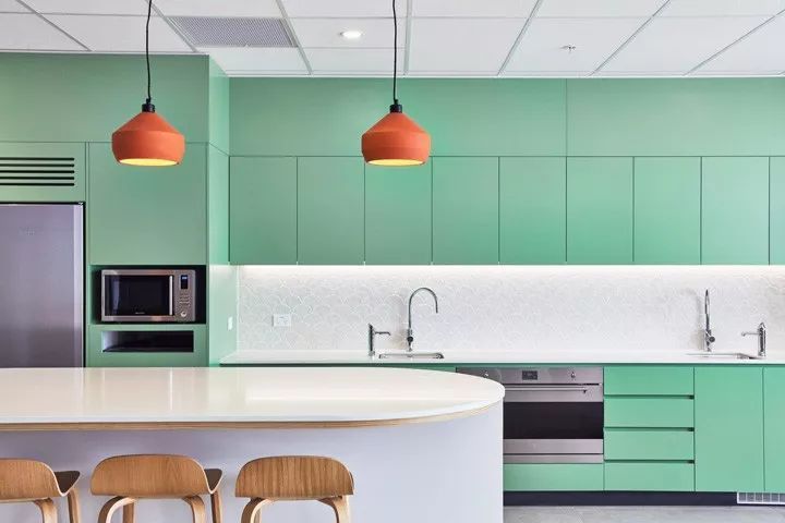 澳大利亚 TBS 慈善总部，彩虹色调打造活力空间-17