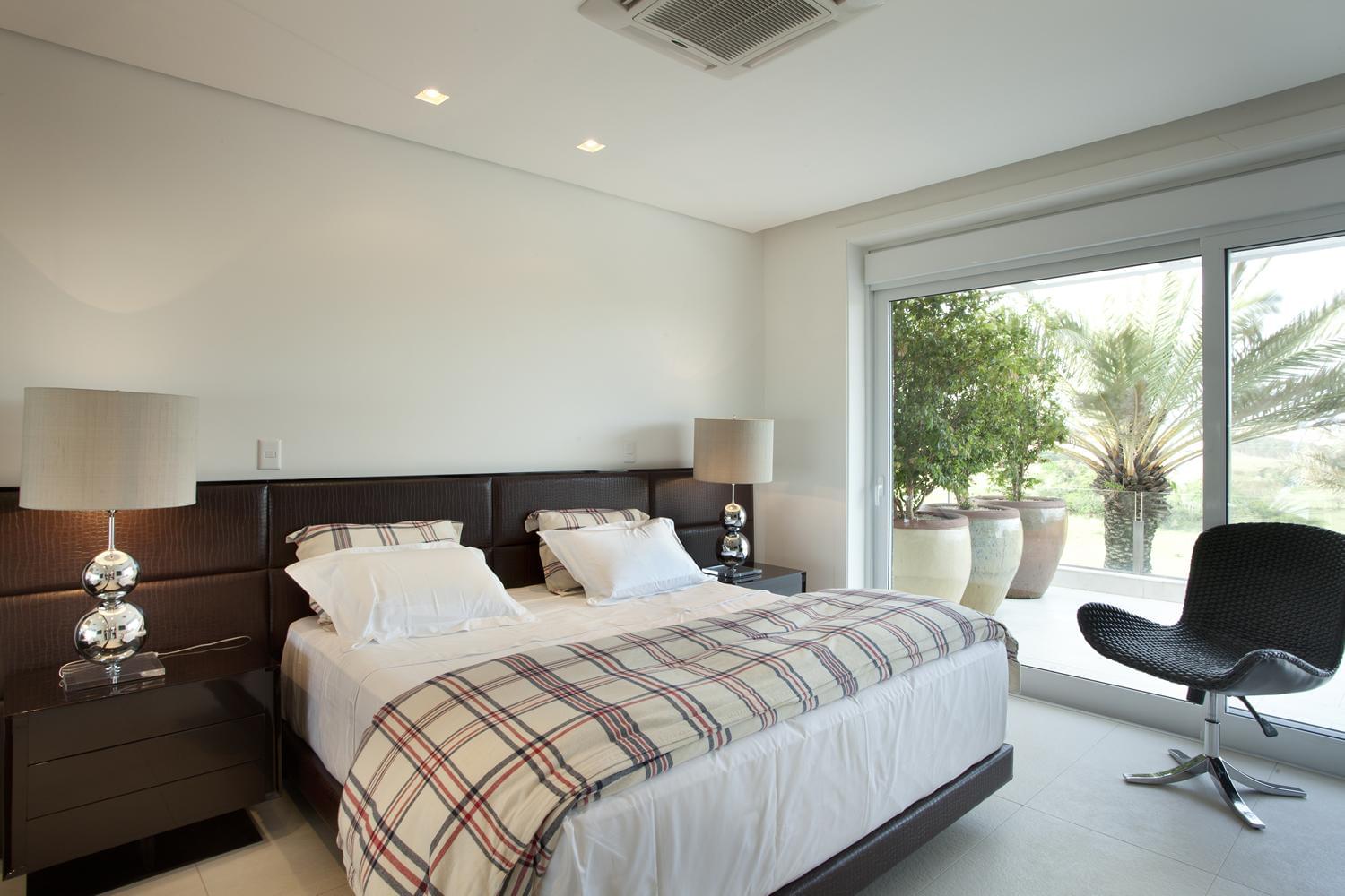 巴西 PUPO+GASPAR 建筑事务所的现代极简住宅设计-12