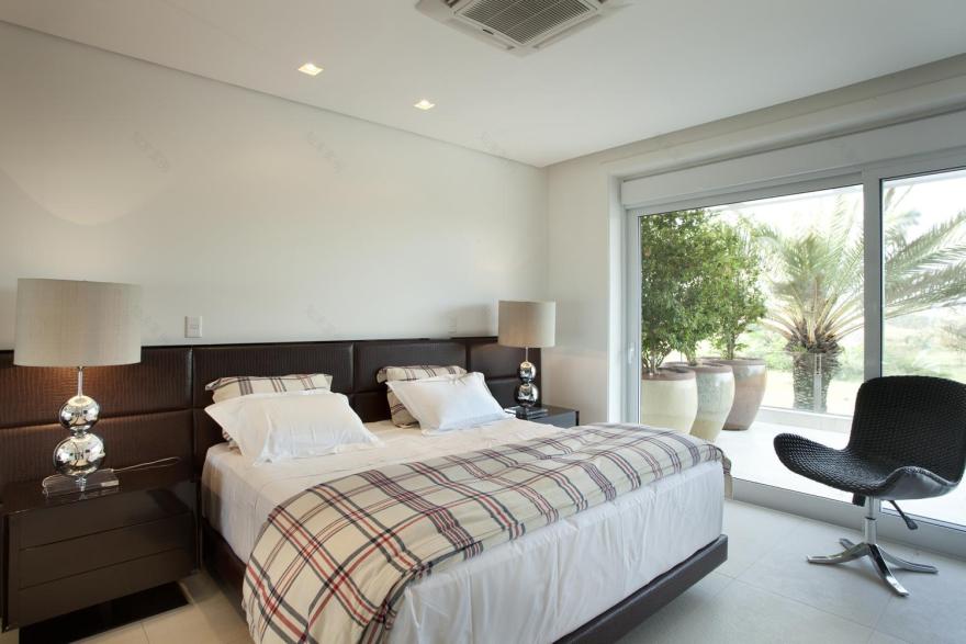 巴西 PUPO+GASPAR 建筑事务所的现代极简住宅设计-12