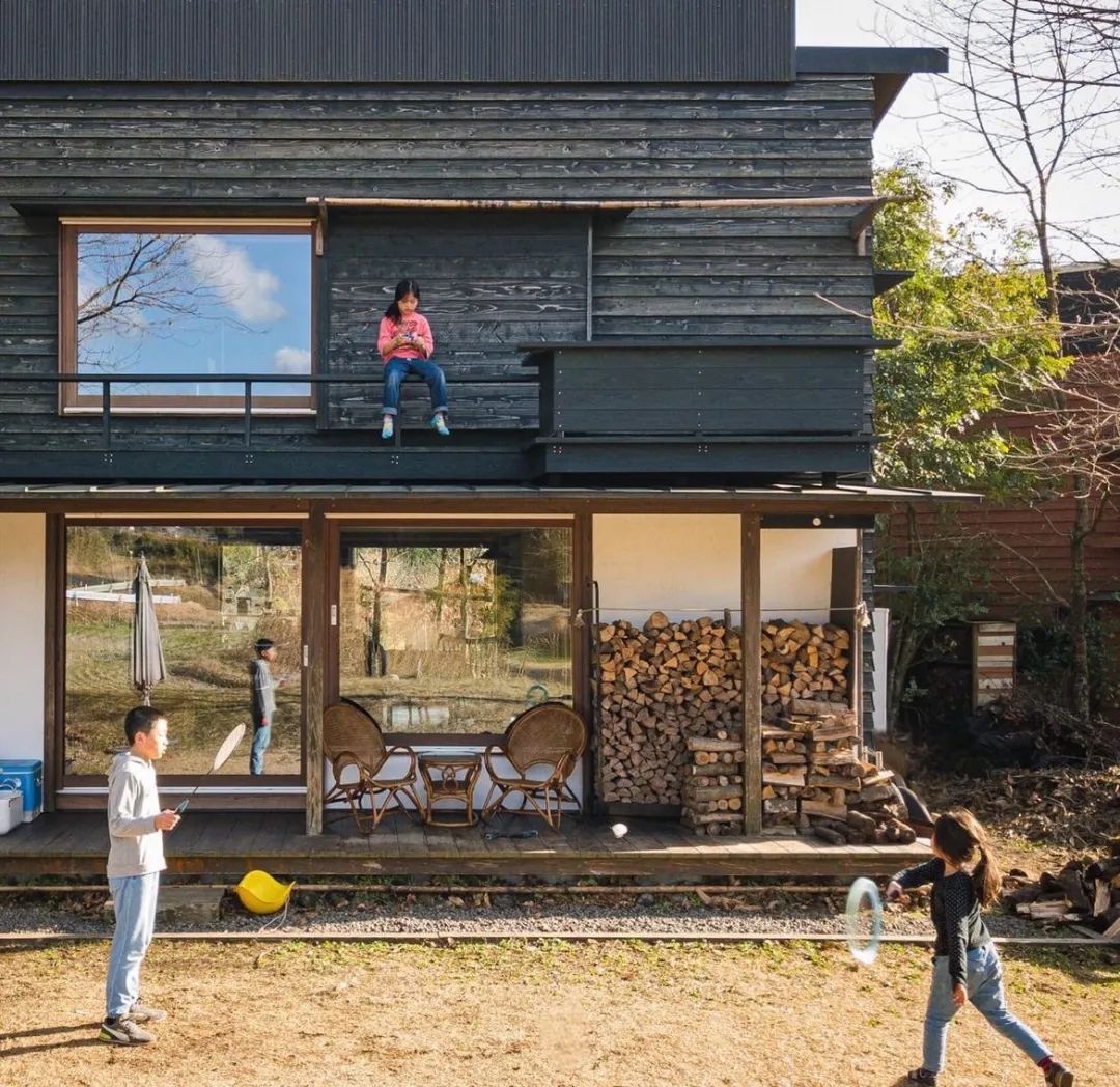 三胎家庭住进深山10年，人均6㎡卧室，却坐拥整片山林-111