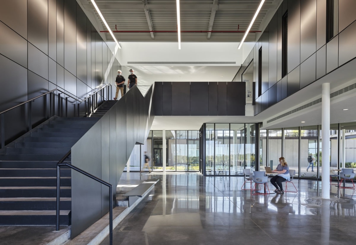 约翰逊县社区学院技术教育大楼丨美国堪萨斯丨BNIM-8