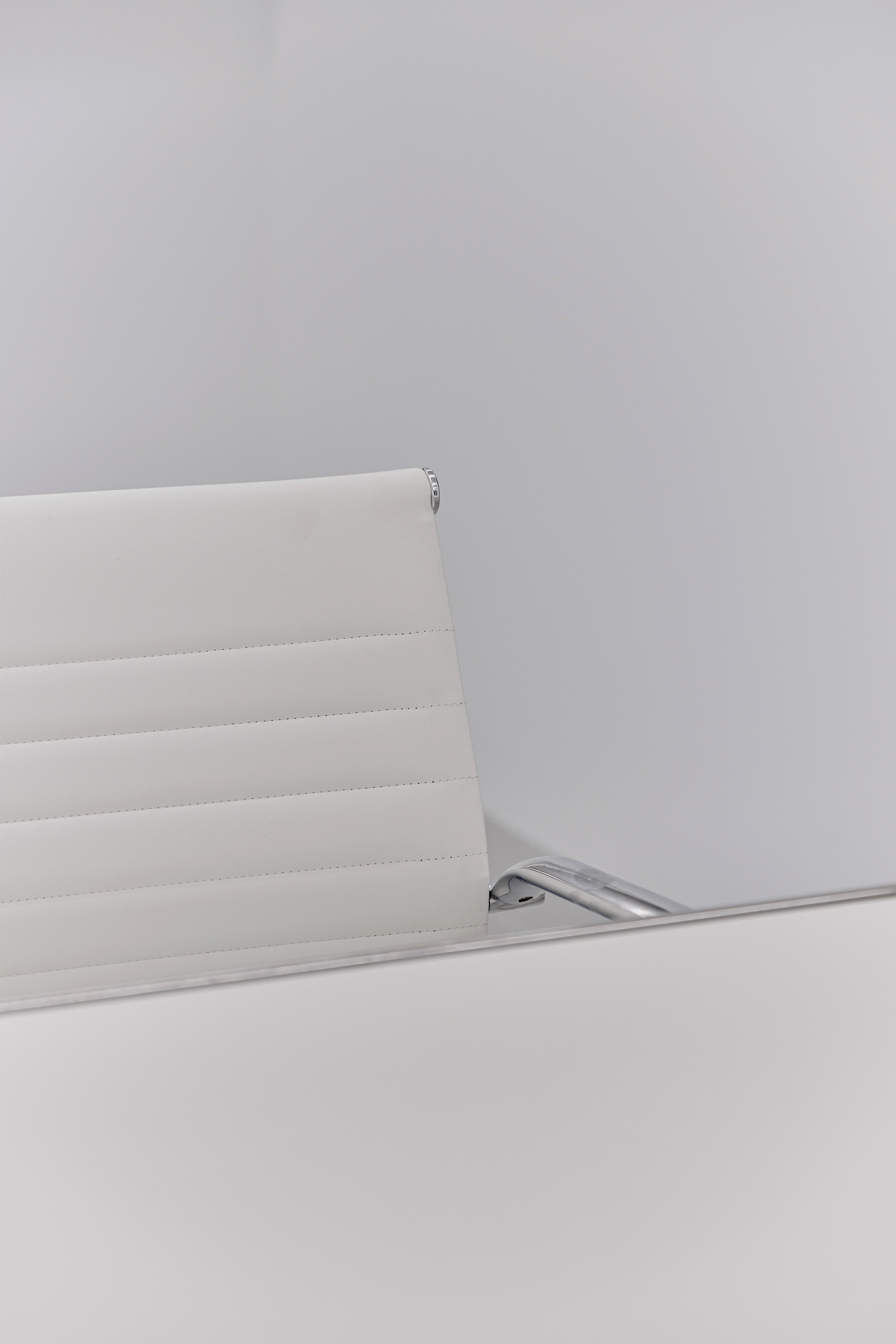 莱克 2

注：Lekker可能是一个特定的人名、品牌名等，2可能是编号等若有更具体的语境，翻译可能更精准 丨Docent Design-22