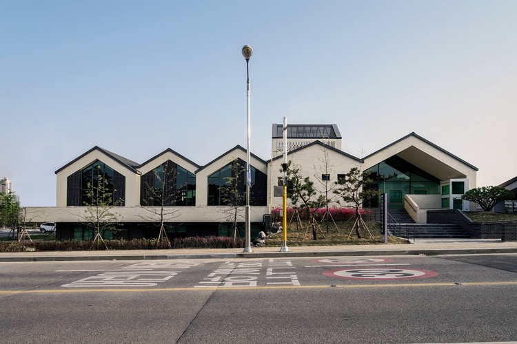 奇尔博青年文化中心  原地工作室+乌托邦建筑师事务所-16