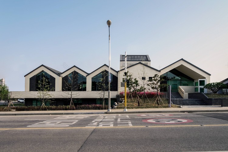 奇尔博青年文化中心 原地工作室+乌托邦建筑师事务所-16