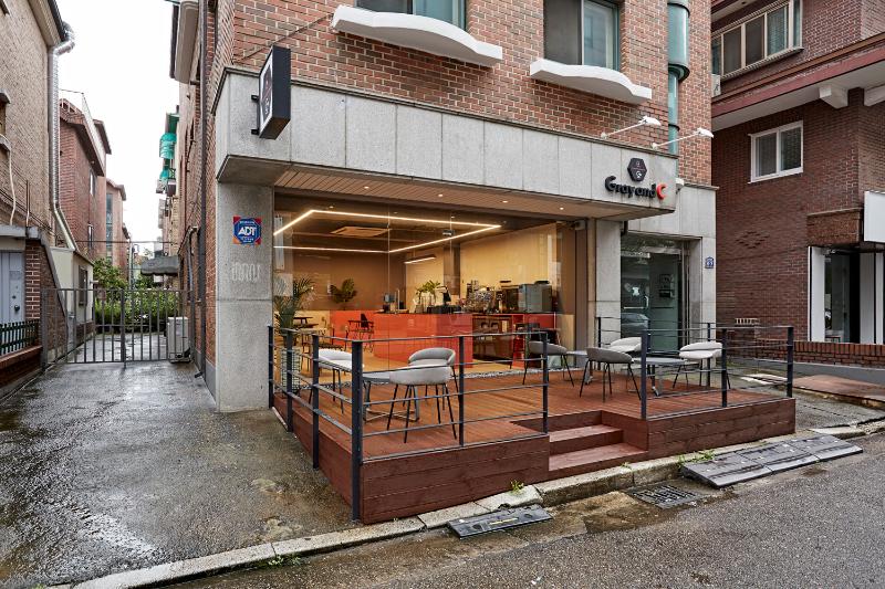 11 坪简约咖啡馆，色彩点睛的室内设计佳作-12