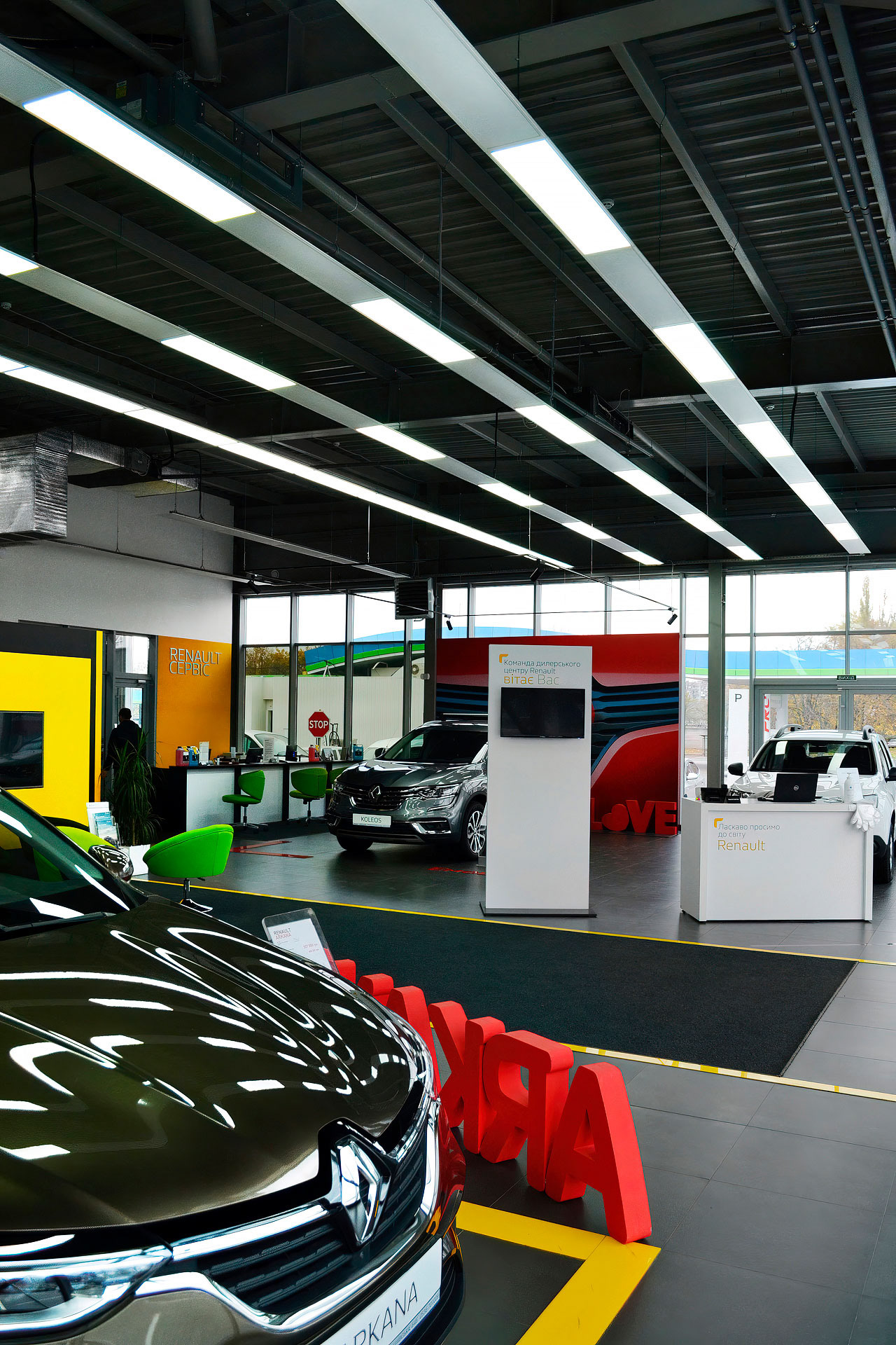 RENAULT 汽车展厅设计丨乌克兰-21