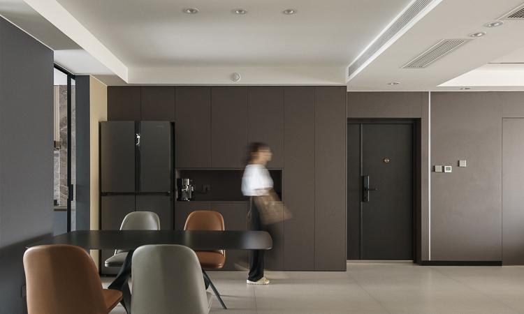 意式简约风二孩家庭的舒适美宅设计-15