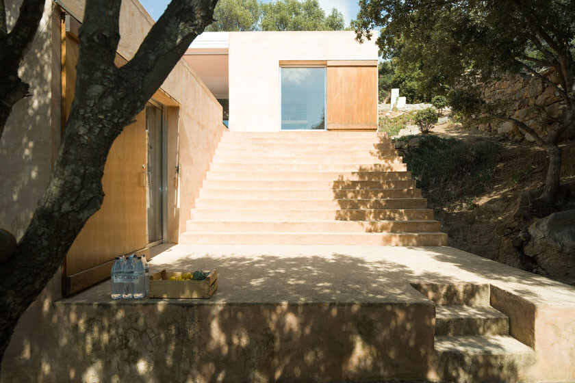 瑞士岩石景观中的移动墙体住宅-22