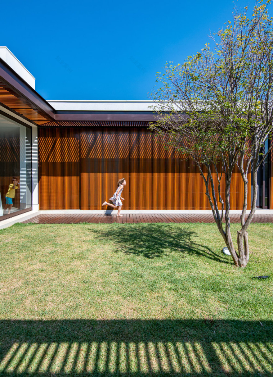 巴西 KT 之家 | 透明自然的设计美学-31