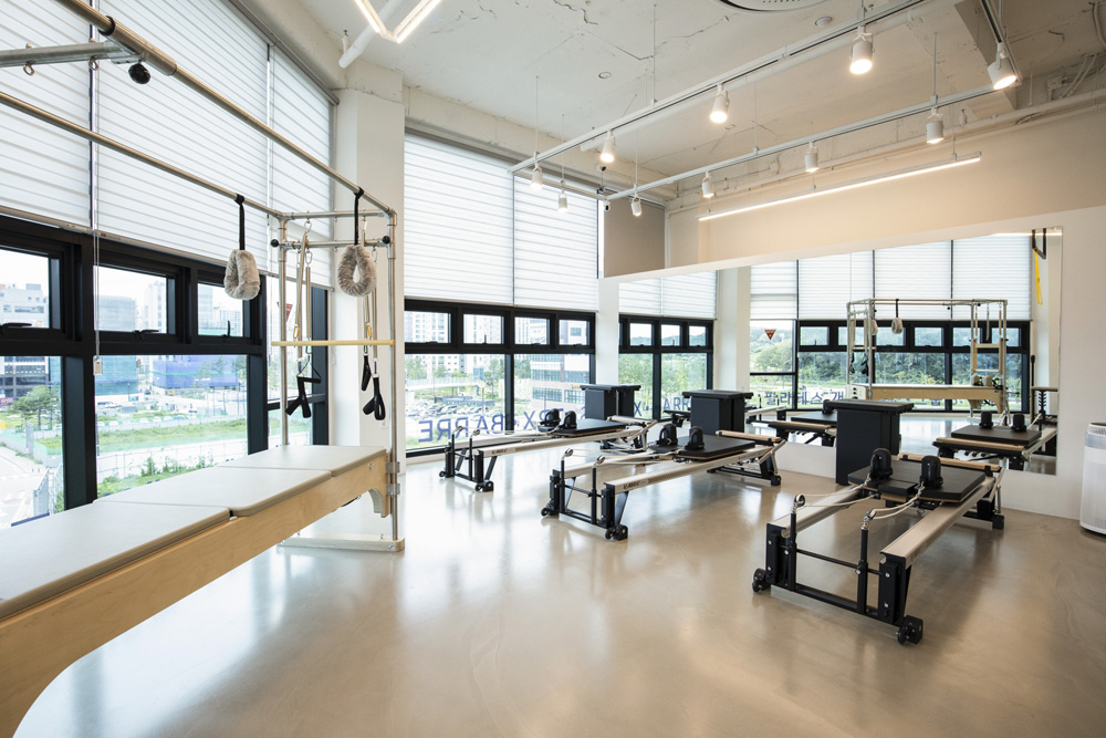 20 平米现代简约家居，SOLID 打造时尚精致空间-11