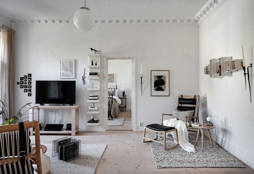 斯堪的纳维亚风格公寓的亮丽条纹沙发-7