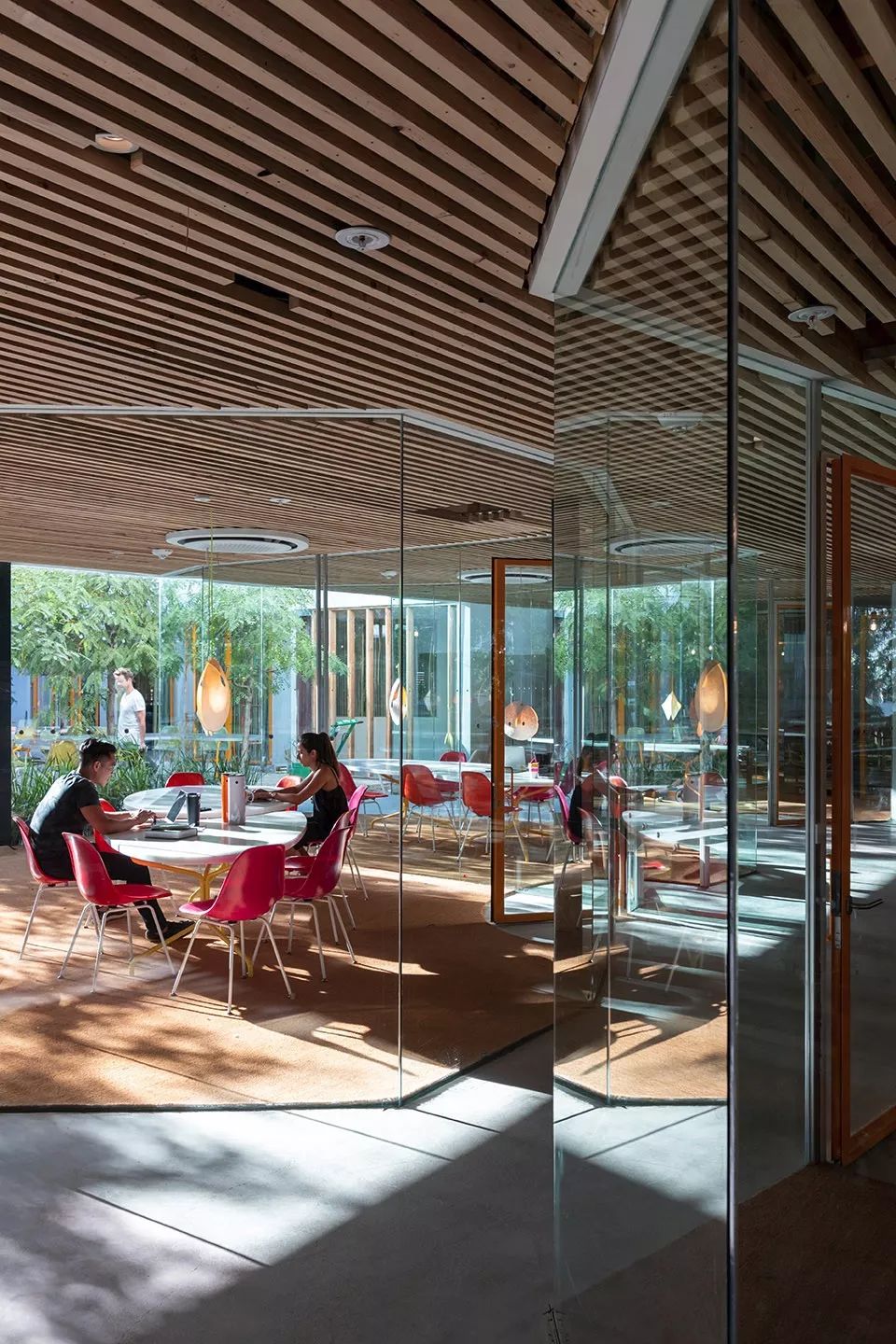 2019 全球创意办公空间盘点,惊艳的不仅仅是设计!-245