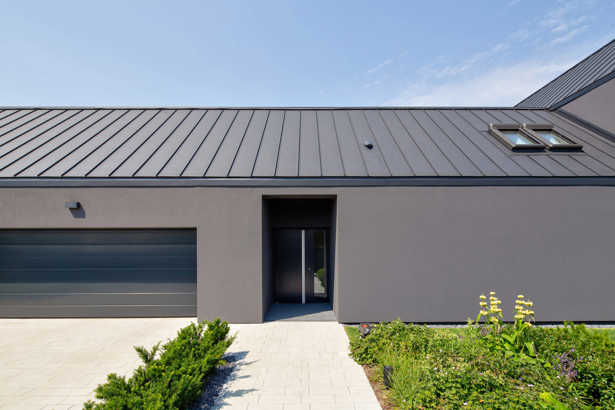 灰色房子丨RS+ Robert Skitek-9