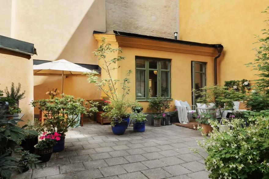 38m2 瑞典小公寓,色彩对比鲜明,家影院设计独特-12