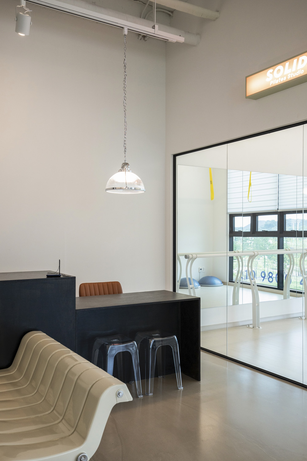 20 平米现代简约家居，SOLID 打造时尚精致空间-16