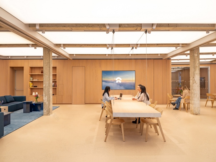 鹿特丹 NIO 蔚来中心——融入城市特色的电动汽车体验空间-26