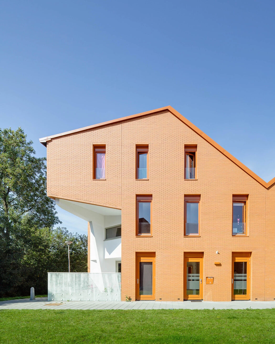 荷兰 Groningen 的 Court-housing Cortinghborg | 景观与建筑的完美融合-11