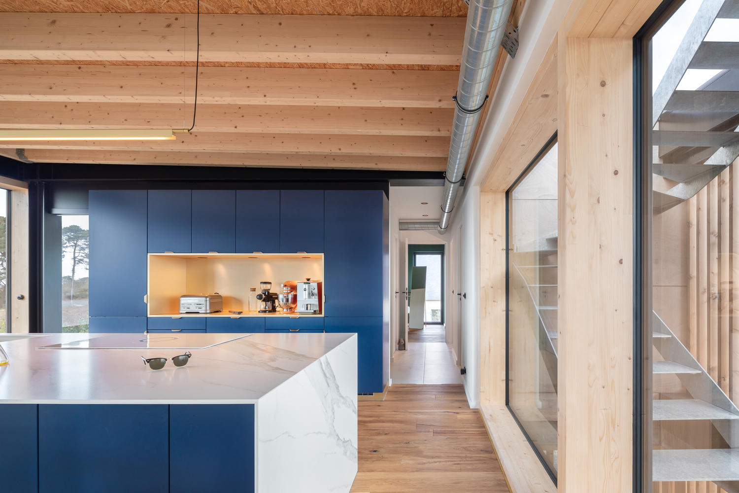 悬浮海景别墅,简约优雅的法式海景之家-15