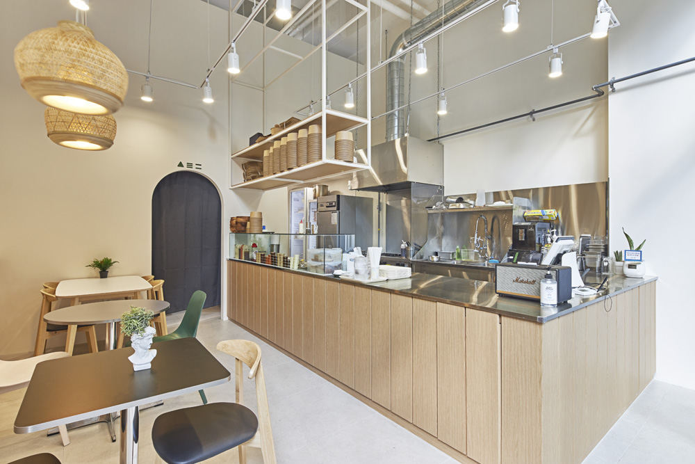 10 坪简约设计 白色木纹打造清爽咖啡厅-3